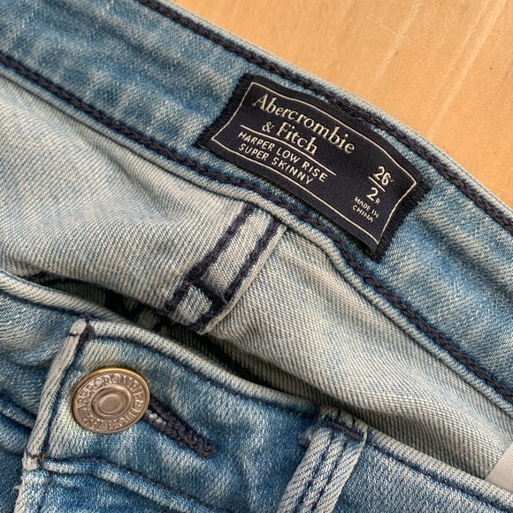 2 pairs of Abercrombie jeans - Picture 4 of 8